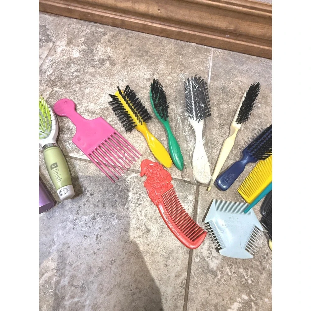 Vintage Hair Brushes & Combs Lot Retro Plastic Vanity‎ Beauty Accessories